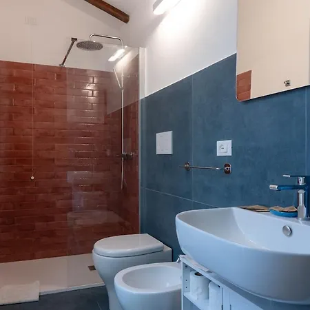 Roof 211 Специя