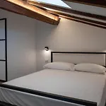 Roof 211 Apartment *