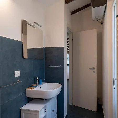Roof 211 * لا سبيتسْيا