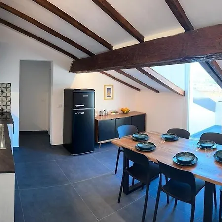Roof 211 لا سبيتسْيا