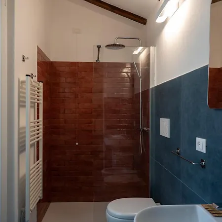 Roof 211 لا سبيتسْيا
