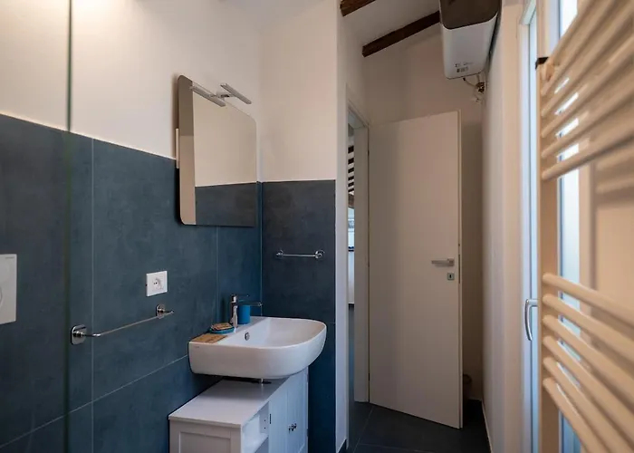 Roof 211 * لا سبيتسْيا